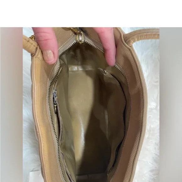 Chanel Medallion Caviar leather quilted purse - Picture 4 of 15